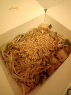 Pas thai tofu vegan at Som Kitchen in Vienna