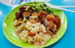 Mixed vege with brown rice at My Home Vegetarian 素心小吃 in Central Singapore