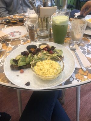 Avo toast with grilled beetroot and tofu scramble w fresh green juice and oat milk latte at Tiffin Cafe in Lisbon