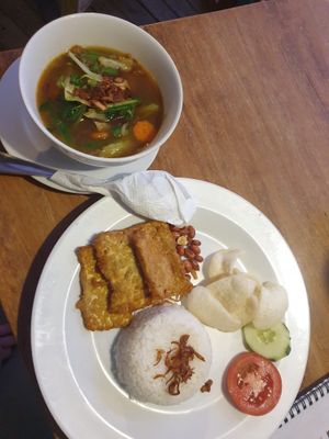 Capcay with tempeh at Eco Cafe 2 in Banjar