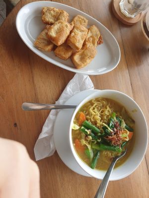 Mie Rebus with extra side of tofu at Eco Cafe 2 in Banjar