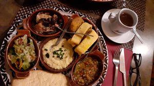 Vegan sampler (hummus instead of yoghurt) at Africa Experience in Venice
