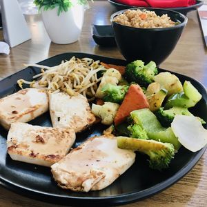 Teppan Vegano y arroz Yakimeshi de verduras chico at Nikkori in Hermosillo