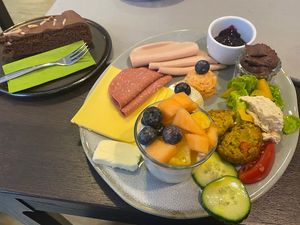 Großes veganes Frühstück   at Das Bio Cafe  in Schwabach