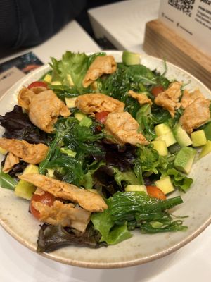 Vegan salade met huer vleesvervanger  at UDON in Valencia