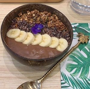 Snickers smoothiebowl at The Kind Coconut in Mechelen