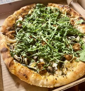 Suzy B #Veganuary at Gianni's Pizza in Oceanside