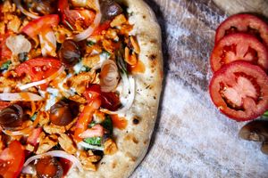 Buffalo '66
Garlic/olive oil base, vegan buffalo chicken, tomato, onion, spinach, vegan cheese at Gianni's Pizza in Oceanside