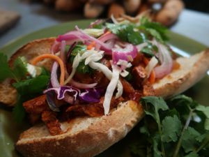 Korean BBQ Chicken 

Vegan Chicken, Gochujang Sauce, Pineapple, Pickled Red Onion, Cilantro, Lime, Cabbage at Gianni's Pizza in Oceanside