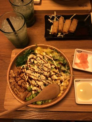 Dadawan veggie bowl & veggie springrolls at Dadawan in Maastricht