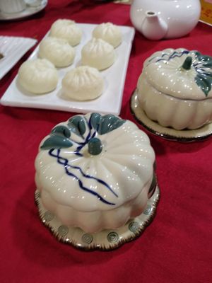 Pumpkin soup and xiao long ba at Fo You Yuan Vegetarian 佛有缘素食馆 in Guangzhou