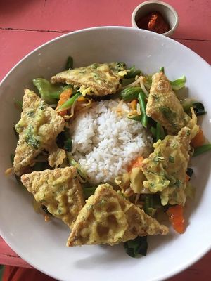 Tempe mendoan with vegetarian and rice (vegan) at Baliku in Ubud