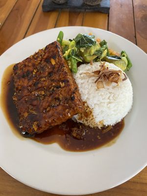 Tempeh bbq with curried vegetables   at Baliku in Ubud