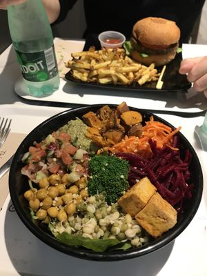 Bowl and burger @ Copper Branch, Brussels  at Copper Branch - Frères Orban in Brussels