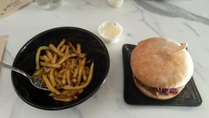 Shiitake Teriyaki burger at Copper Branch - Frères Orban in Brussels
