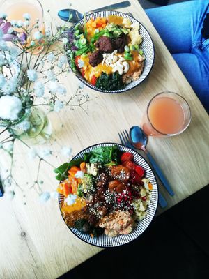 Bowls with plantain and Falafel at Bantu Bowl in Muenster