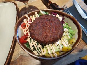 Poke bowl with bietenburger at KB in Dokkum