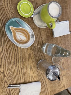 Lecker Kaffee  at Manna Porto in Porto