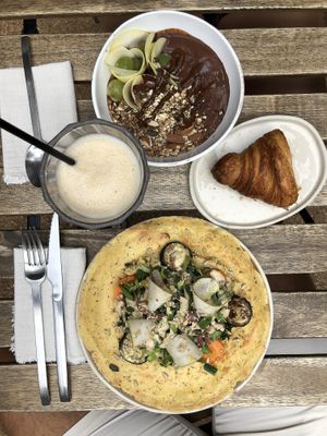 Chickpea crepe with hummus and roasted veggies, iced latte and smoothie bowl  at Manna Porto in Porto