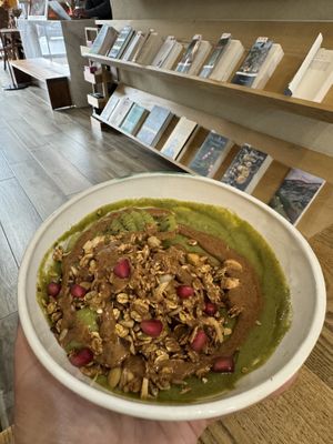 Green bowl   at Manna Porto in Porto