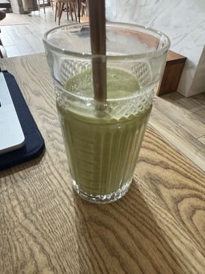 Green smoothie   at Manna Porto in Porto