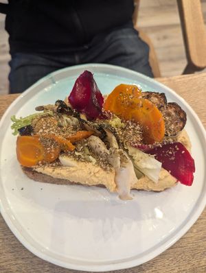 Hummus toast at Manna Porto in Porto