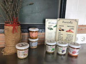 Patés VeGaia de temporada y hala a de zanahoria o manzana  at VeGaia - La Abuela Vegana in Alpedrete