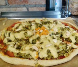 Pizza artesanal elaborado con masa de harinas antiguas  at VeGaia - La Abuela Vegana in Alpedrete