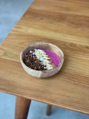 smoothie bowl at Bamba Capsule Hotel & Restaurant in 