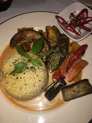 אורז בקרם קוקוס וקארי ואנטיפסטי at Street Vegan House in Koh Phangan