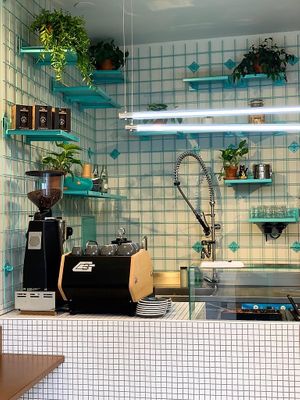 We serve specialty coffee with oatmilk at Karma Food - Schottenring in Vienna