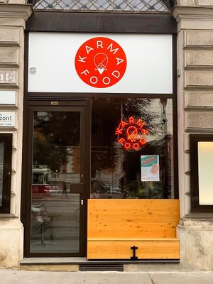 Perfect, vegan lunch place in the heart of Vienna at Karma Food - Schottenring in Vienna
