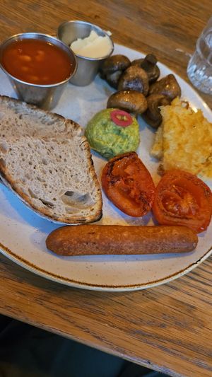 Vegan breakfast plate at Greasy Spoon - Tjärhovsgatan in Stockholm