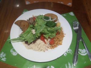 Buffet a quilo vegano com opções de sobremesa at Bardana Cozinha Natural in Rio De Janeiro