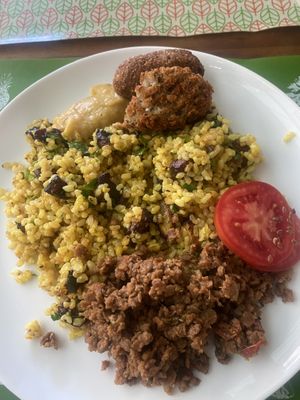 Rice with baked banana pieces, mashed banana and vegan protein minced meat at Bardana Cozinha Natural in Rio De Janeiro