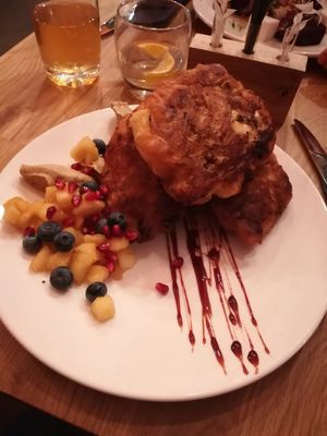 Placuszki z owocami i kremem at Bo No Bo Vegan in Olsztyn