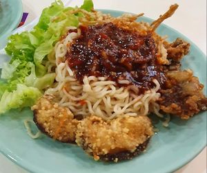 Dry Noodles with Fragrant Sauce at TYY Veggie in Northeast Singapore