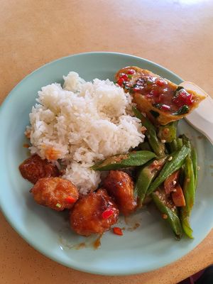 $3.50 economy rice at TYY Veggie in Northeast Singapore