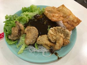Noodles with fried mushrooms and black pepper sauce at TYY Veggie in Northeast Singapore