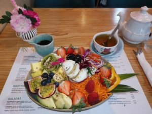 Salada :Base ibérica + Proteína : Ovo + Molho: Teriyaki e Chá de Menta at Bento's in Praia Da Barra