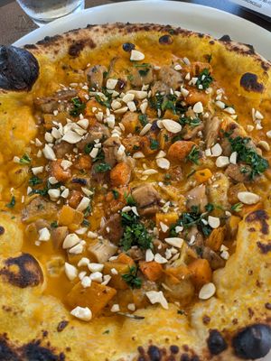 Pizza courge/cèpes/amandes at Mimí Pizzeria e Cucina in Ravello