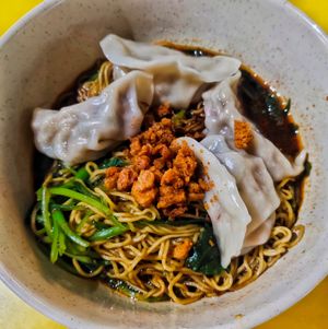Dumplings dry noodles must try at Yu Long Vegetarian - 玉龙素食 in Central Singapore