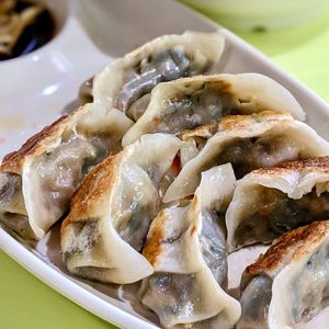 Spinach Fried Guo Tie at Yu Long Vegetarian - 玉龙素食 in Central Singapore