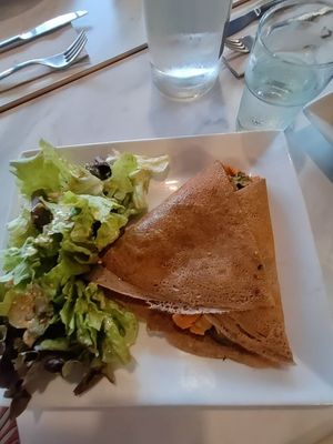 Vegan pancake with algea at Crêperie des Promenades in Saint-brieuc