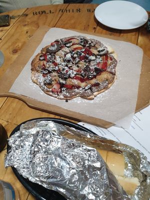 All you can eat garlic bread and dessert pizza at Noo Moo Foods - Food Truck in Heidelberg West