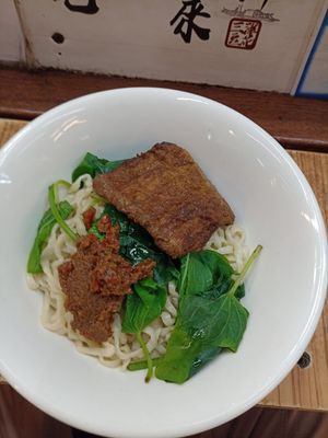 Noodles with the Sichuan sauce and braised tofu skin at SānJīnn Zhì Miàn 三津製面 in Tainan