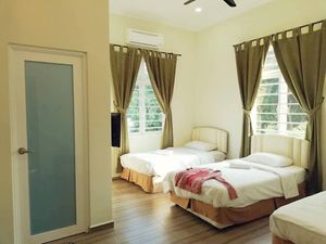 triple sharing room for 3 person at Nature Vegetarian Guest House in Malacca