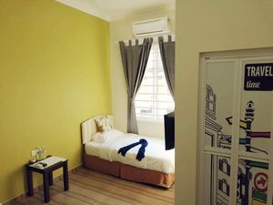 twin sharing room for 2 person at Nature Vegetarian Guest House in Malacca