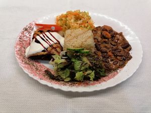 Rolo Libanes e feijoada vegetariana... Experimente! at Vegan Story in Lisbon