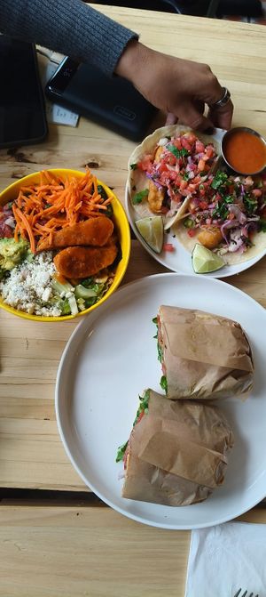 Ensalada buffalo, fish tacos y sandwiches de huevo.   at Veggie Grill by Next Level in Cambridge